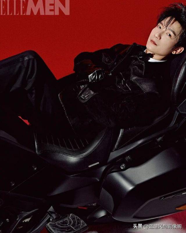 原創陳楚生開年大片！紅黑撞色 + 非遺刺繡，這才是成熟男人的時尚質感