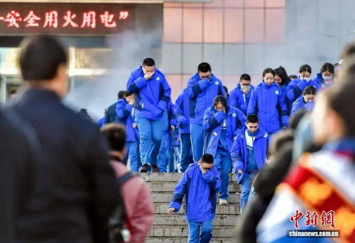 烏魯木齊：消防宣傳月活動走進中學校園