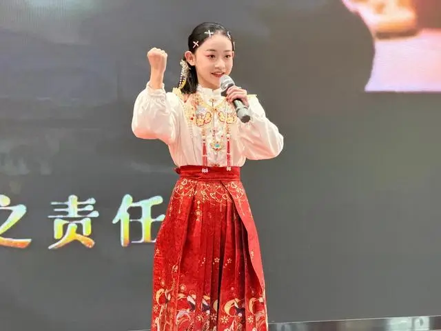 “英”韻飛揚·精彩綻“Fun” ——啟文小學英語口語風采大賽活動紀實