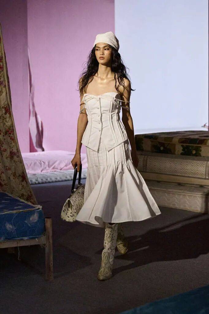 原創Markgong 2026春夏系列，強悍柔美，不羈的女性形象