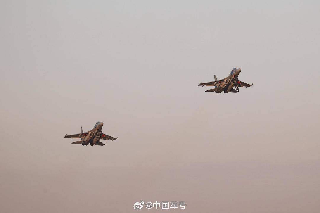 一鍵收藏！解鎖戰鷹冬日訓練最新桌布