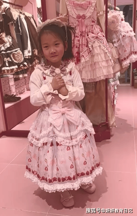 原創“只有窮人能理解窮人”，一千塊女童連衣裙評論區，大學生覺醒了