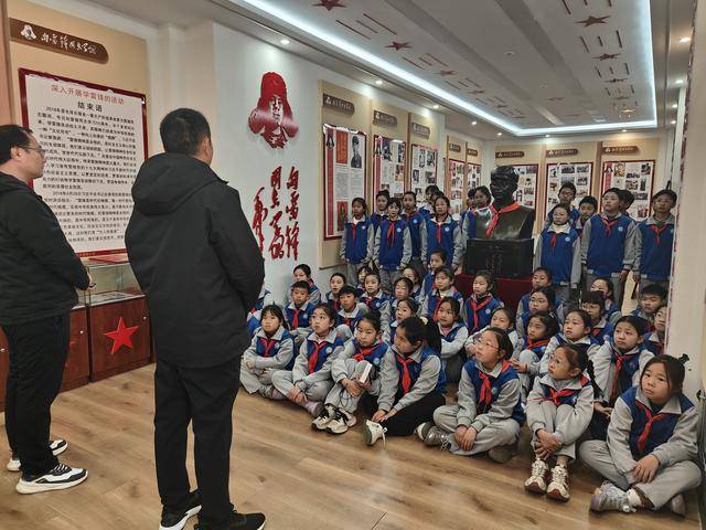 濟源：文昌路小學舉行“小雷鋒宣講員”比賽