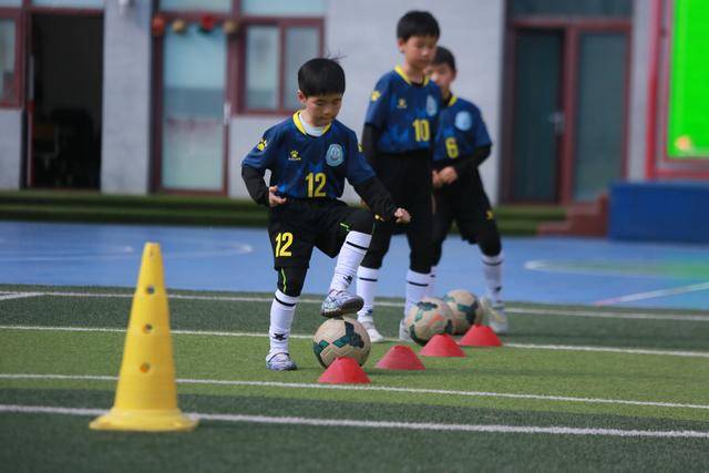 新鮮衚衕小學開啟足球月，每個年級都有特色任務——