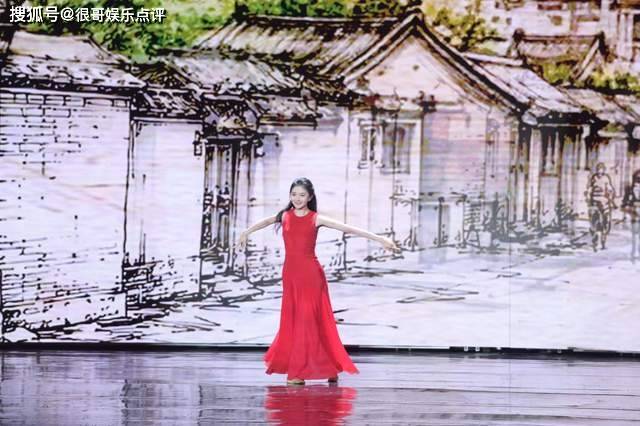 原創36屆百花獎開幕式雙美同臺，劉浩存紅裙舞蹈出圈，馬思純跨界合唱溫柔盡顯