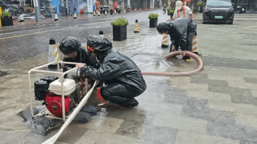 小區雨棚脫落、道路園區積水，寶山消防快速響應