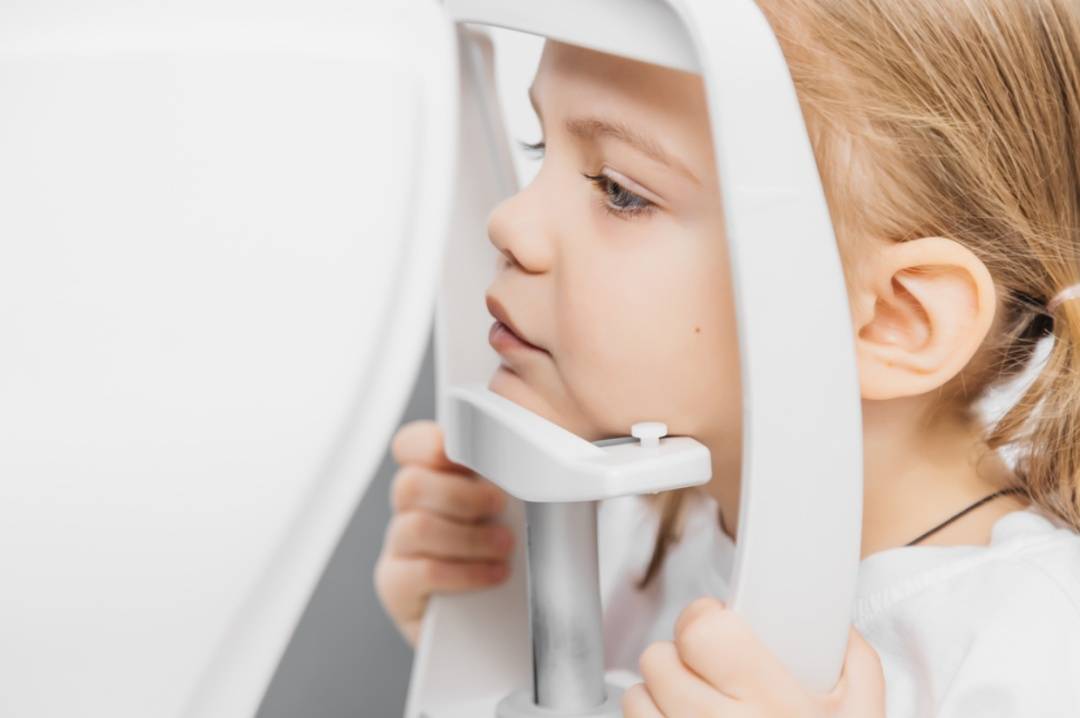 孩子近視，不只是戴眼鏡這麼簡單？眼科醫生緊急提醒…
