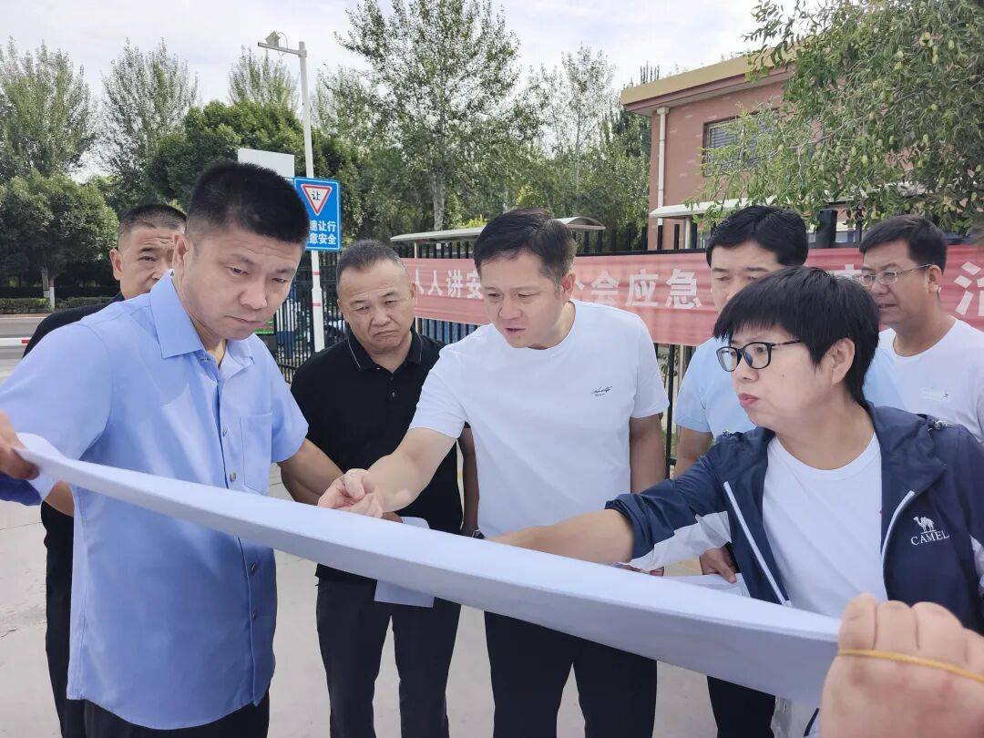 劉磊督導調研全市新能源汽車充電樁佈局及重點專案推進工作