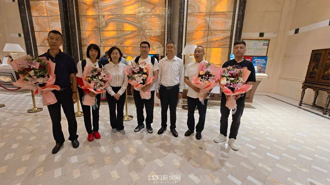 248名哈爾濱球迷抵達雞西｜東道主用特色美食為“龍江德比”預熱