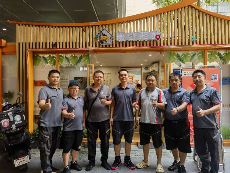 深圳快遞小哥摘全國五一勞動獎章！46歲決定重返校園讀本科