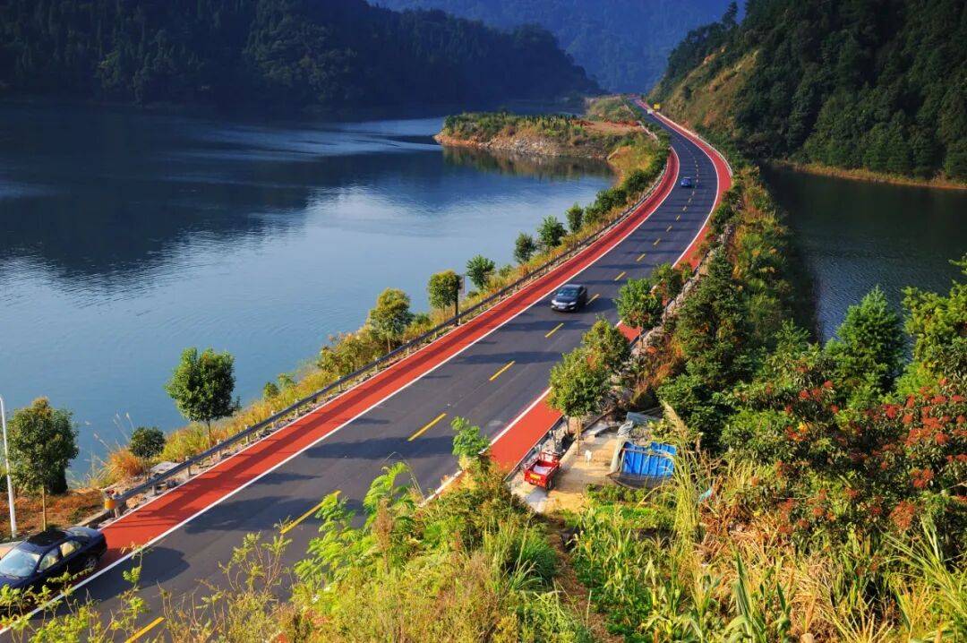 從千島湖碧波到黃山雲海，這條高鐵小城四日遊攻略，將湖光山色美食一網打盡！