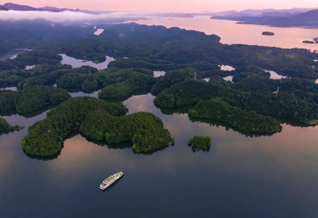 從千島湖碧波到黃山雲海，這條高鐵小城四日遊攻略，將湖光山色美食一網打盡！